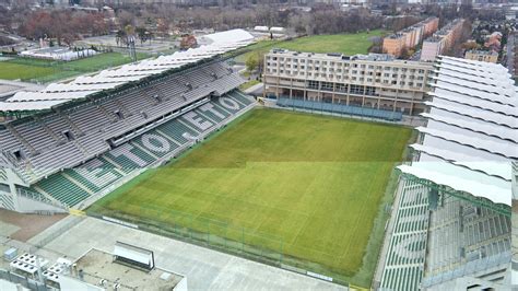 A győri ETO Stadion látképe egy teltházas mérkőzésen