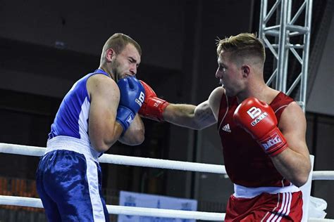 Professzionális ökölvívó mérkőzés