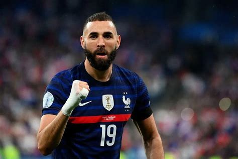 Karim Benzema ünnepli gólját a francia válogatottban