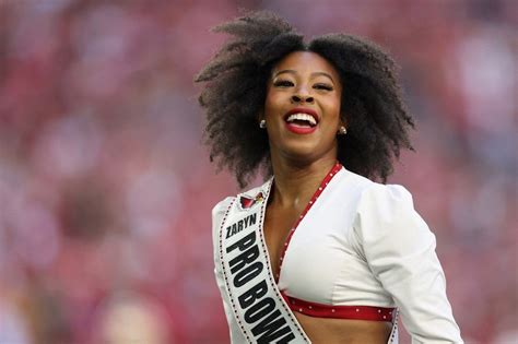 Véres arcú szurkolónő az NFL meccsen