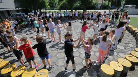 Soproni kosárlabda táborban részt vevő gyerekek edzés közben