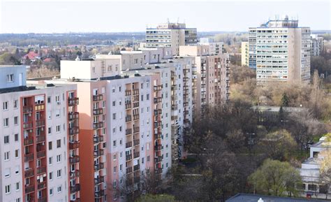 Debreceni lakótelep zöldfelülettel