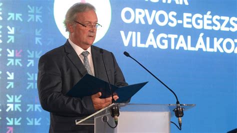 Teller Ede-emlékérem átadása az MTA elnökének