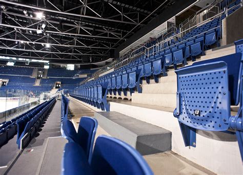 Az Ondrej Nepela Téli Stadion belső tere, jégpálya és lelátók