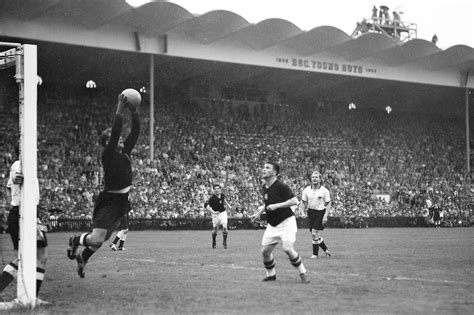 Történelmi pillanatok: Az 1954-es világbajnoki döntő jelenetei