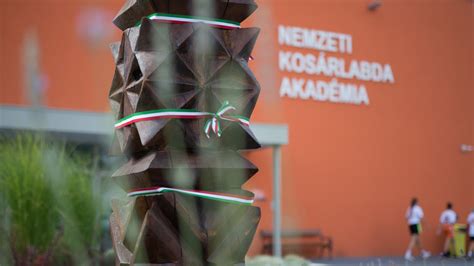 Fűzy Ákos és Tapodi Péter emlékműve