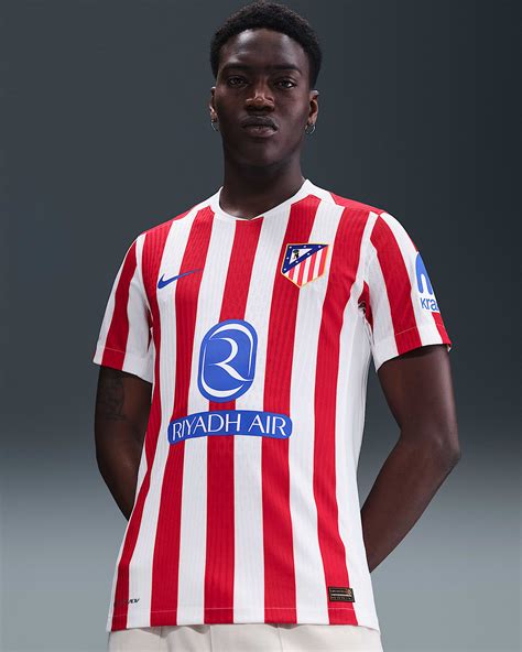 Atlético Madrid hazai mez (piros-fehér csíkos)