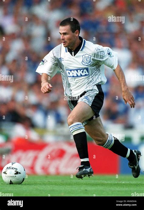 Anders Limpar Everton játékosként