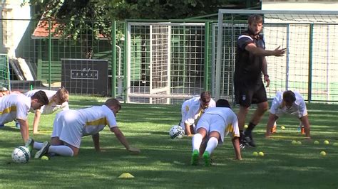 Passzolási gyakorlat labdarúgó edzésen