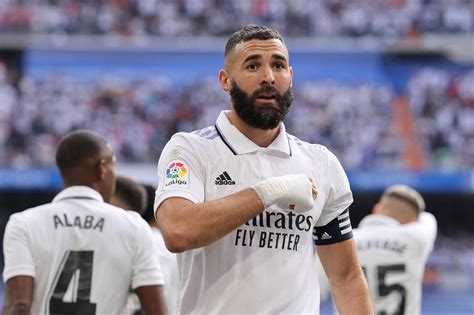 Karim Benzema ünnepli az U17-es Európa-bajnoki címet 2004-ben