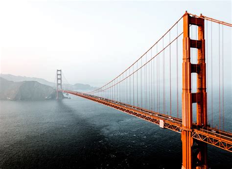 San Francisco látképe az öböllel és a Golden Gate híddal