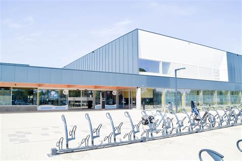 modern sportcentrum vagy egészségügyi létesítmény épülete