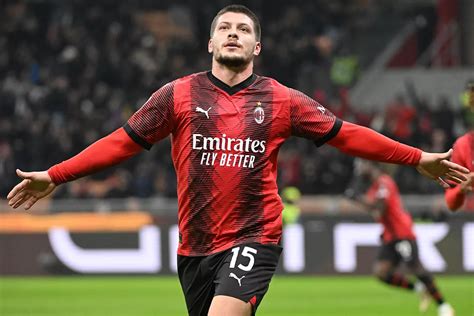 Luka Jovic piros lapot kap