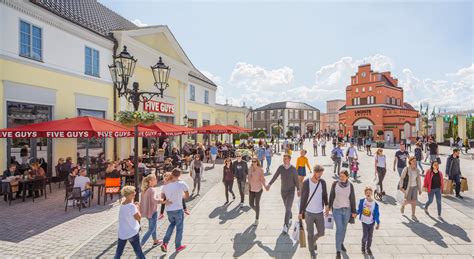 A ROS Retail Outlet Shopping logója és irodaháza