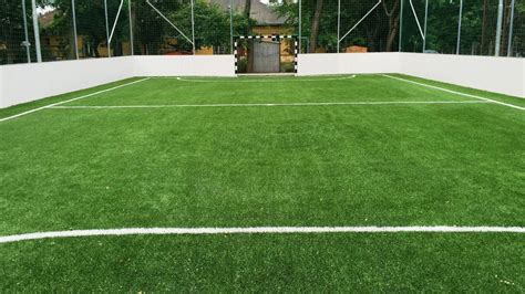 futballpálya közelről, kapuval