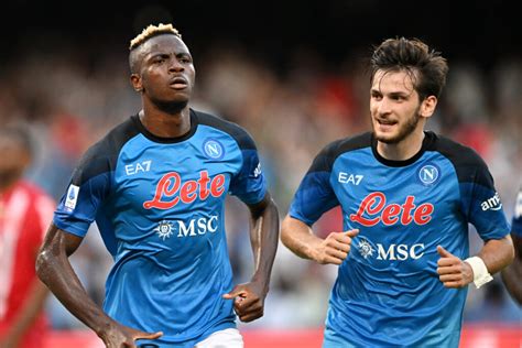 Hvicsa Kvarachelia és Victor Osimhen, a Napoli két sztárja