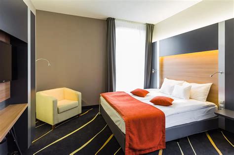 A Hotel Juventus Velencei-tóra néző szobáinak kényelmes belső tere