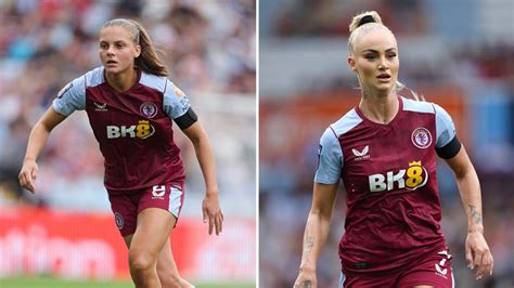 Az Aston Villa játékosai ünneplik a győzelmi sorozatot