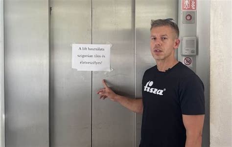 Kép egy elromlott lift táblájáról, ami a jelenre gyakorolt hatást mutatja