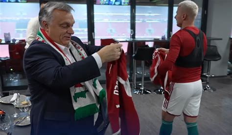 Orbán Viktor és a Nagy-Magyarország sál