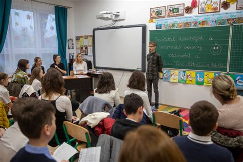 diákok közösségi eseménye az iskolában