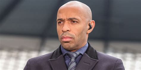 Thierry Henry edzőként a pálya szélén