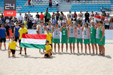 Strandkézilabda pálya és játékosok