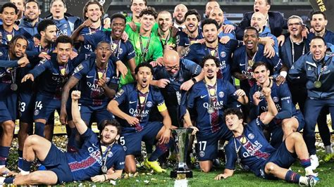A PSG játékosai ünneplik a Francia Szuperkupa győzelmet