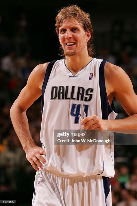 Dirk Nowitzki mérkőzés közben akcióban