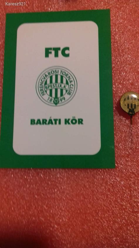 Régi Ferencváros focimez gallérral és két csíkkal