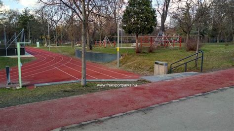 A Nagyerdei rekortán futókör, futókkal