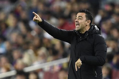 Xavi Hernández, a Barcelona edzője a La Masia fiatalokkal