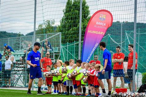 Barca Academy Hungary fiatal játékosai edzésen