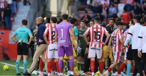 A Nagyiván labdarúgócsapatának ünneplése egy mérkőzés után