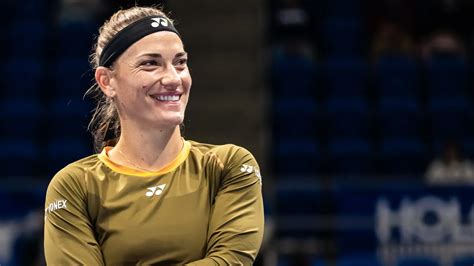 Babos Tímea trófeát vesz át a WTA Hungarian Ladies Open döntője után