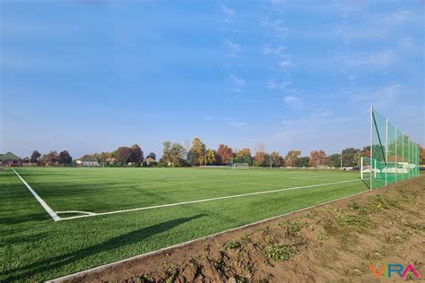 Modern műfüves labdarúgópálya látványterve
