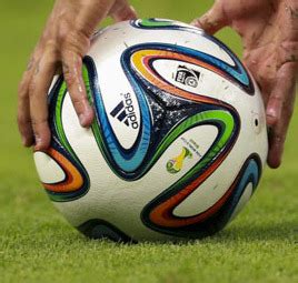 Brazuca labda brazil zászló mintával
