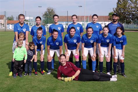 Női labdarúgók a Toppserien mérkőzésen