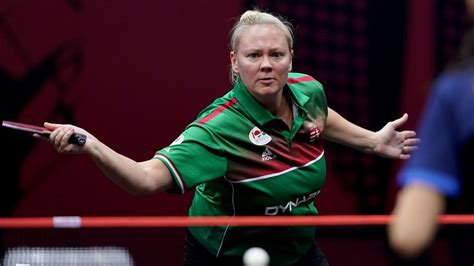Póta Georgina koncentráltan játszik