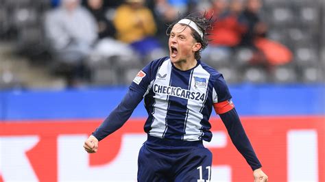 Borussia Dortmund és Hertha BSC logók a DFB-Pokal színeiben