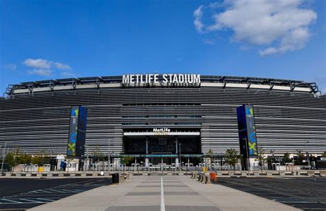 A MetLife Stadion esti kivilágításban
