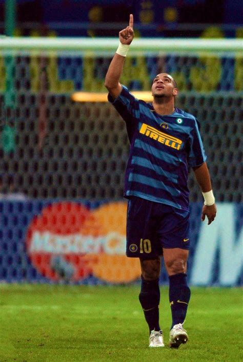 Adriano a milánói Inter mezében