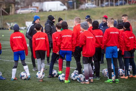 VFC USE edzők UEFA diplomáikkal egy edzésen