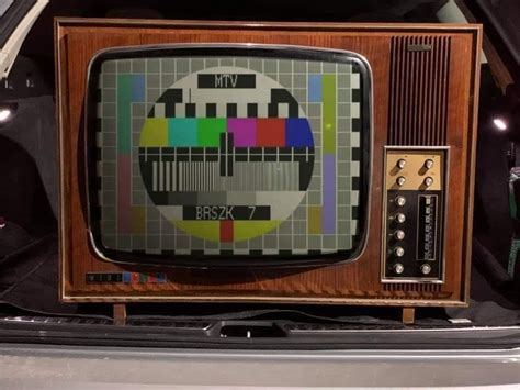 Régi televízió teletex kijelzővel