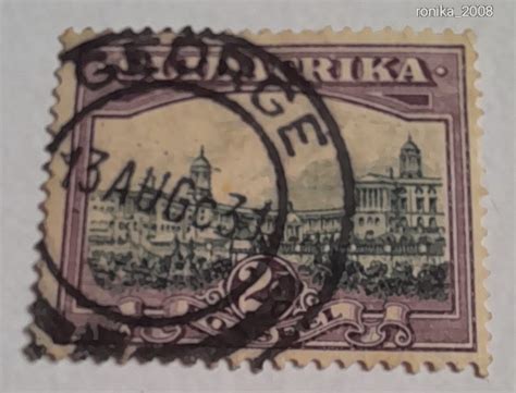 Afrikai futballstadionok és helyi csapatlogók kollázsa