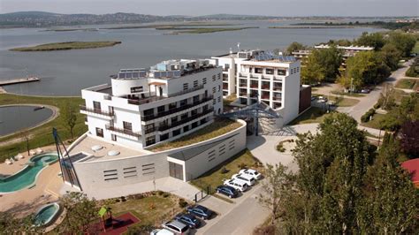 A Vital Hotel Nautis a Velencei-tó partján