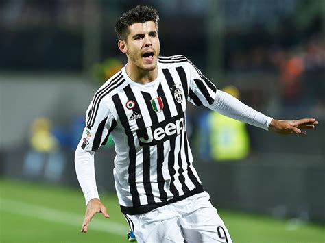 Álvaro Morata gólt szerez a Juventus ellen