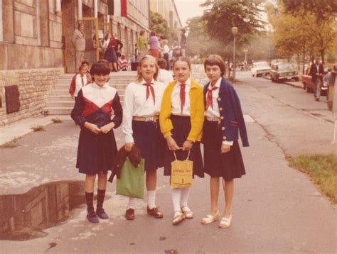 Diákok csoportja egy rendezvényen az 1980-as évekből