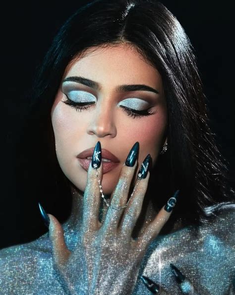 Kylie Jenner portréja