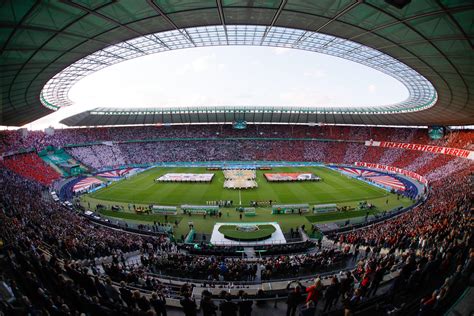 Labdarúgó stadion európai kupamérkőzéssel